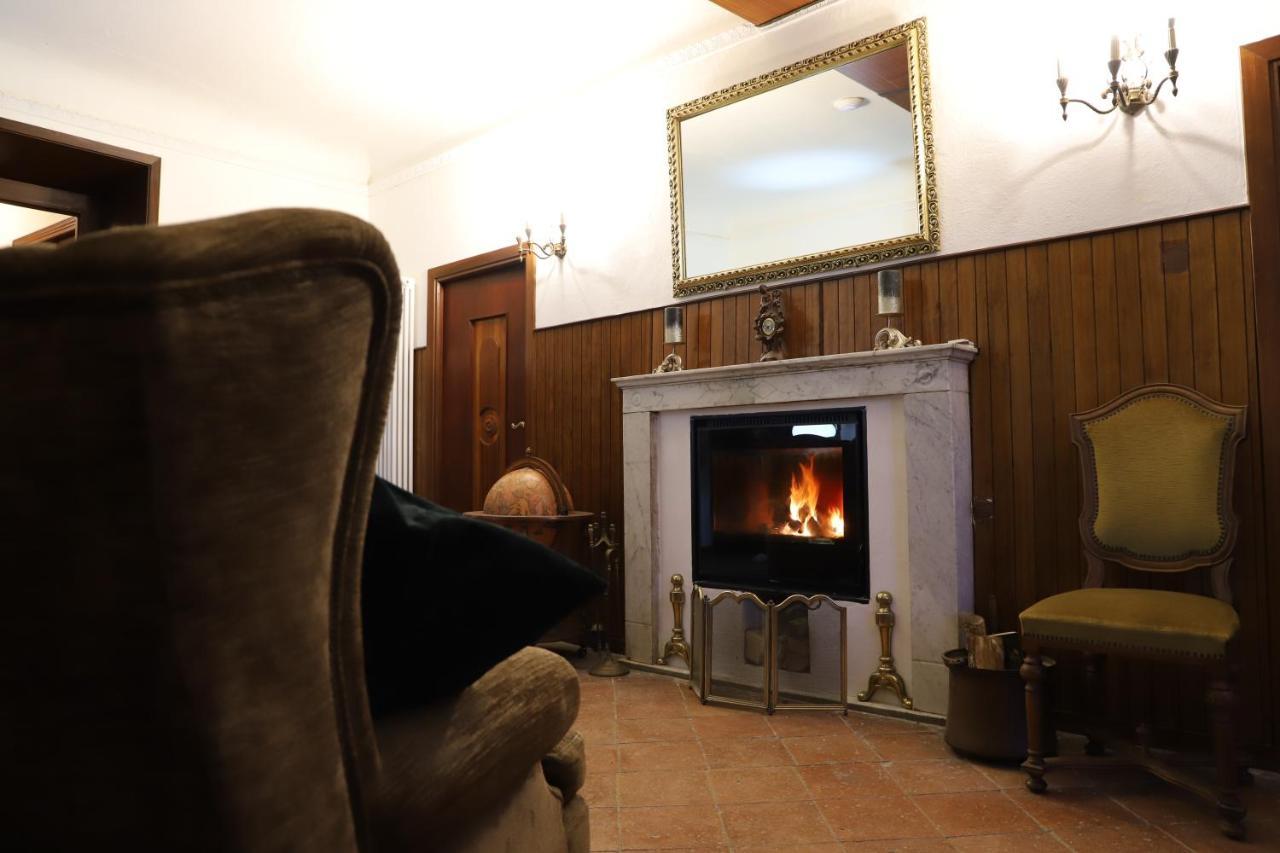 Monti Guesthouse Monti di Licciana Nardi 外观 照片
