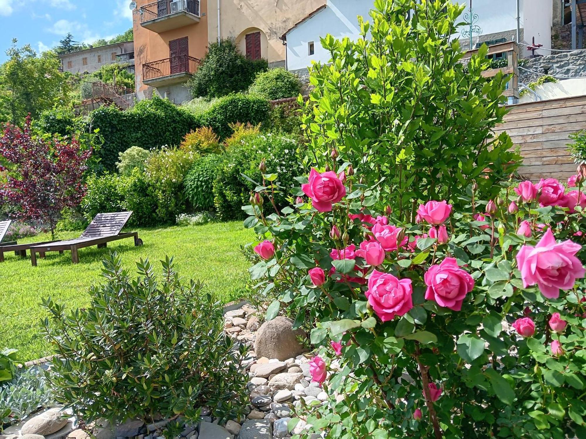 Monti Guesthouse Monti di Licciana Nardi 外观 照片