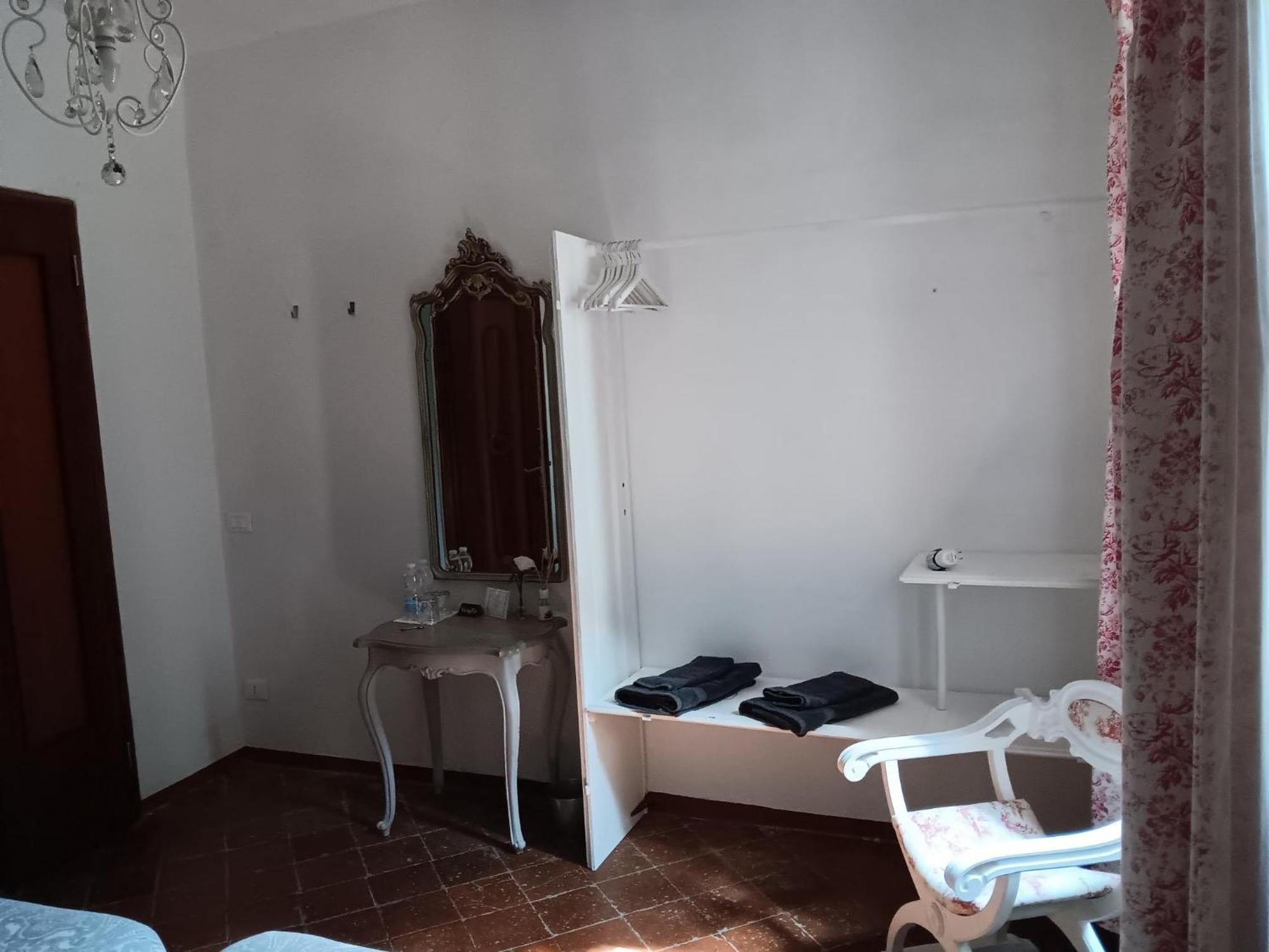 Monti Guesthouse Monti di Licciana Nardi 外观 照片